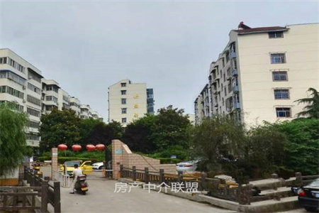 祥云小区带车库3室2厅1卫120㎡